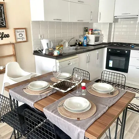 Apartament Theos 23 *